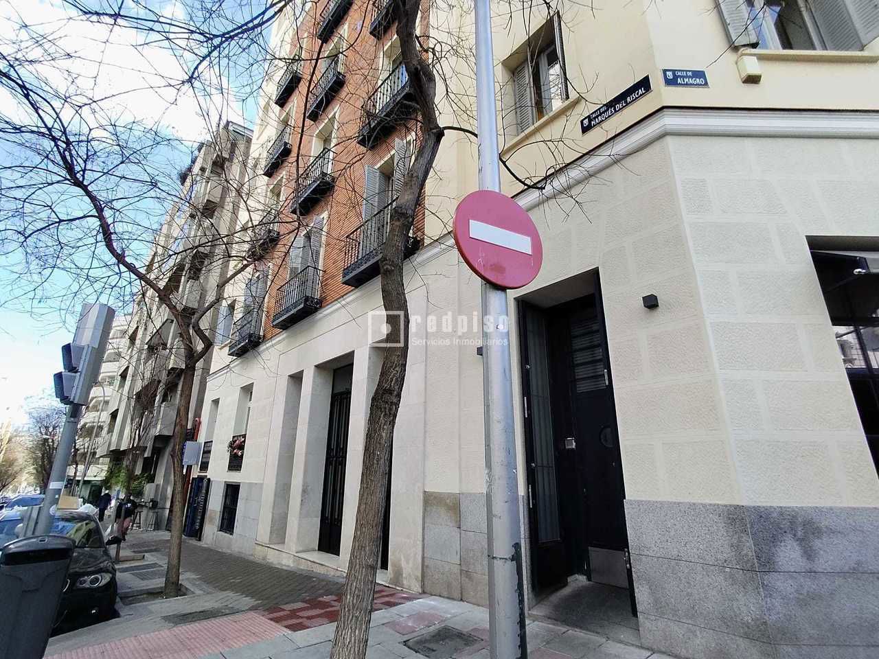Piso en alquiler en  calle del Marqués del Riscal, Madrid  1/1