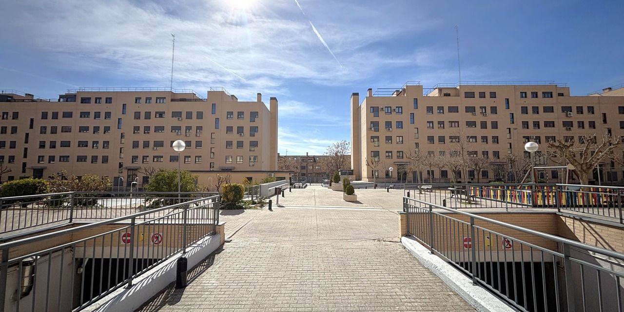 Parking en venta en  Parla, Madrid  1/1