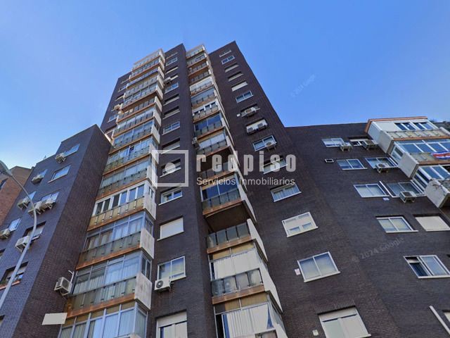 Piso en venta en  calle de Francisco Silvela, Madrid  1/1