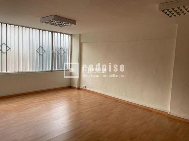 Piso en venta en plaza De Los Pinazo, Villaverde, Madrid 8/10