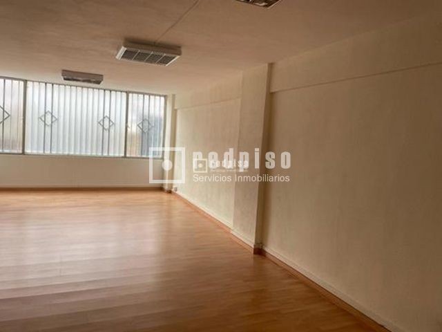 Piso en venta en plaza De Los Pinazo, Villaverde, Madrid 6/10