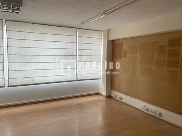 Piso en venta en plaza De Los Pinazo, Villaverde, Madrid 3/10