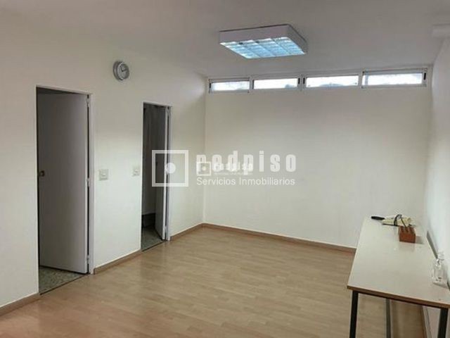 Piso en venta en plaza De Los Pinazo, Villaverde, Madrid 4/10