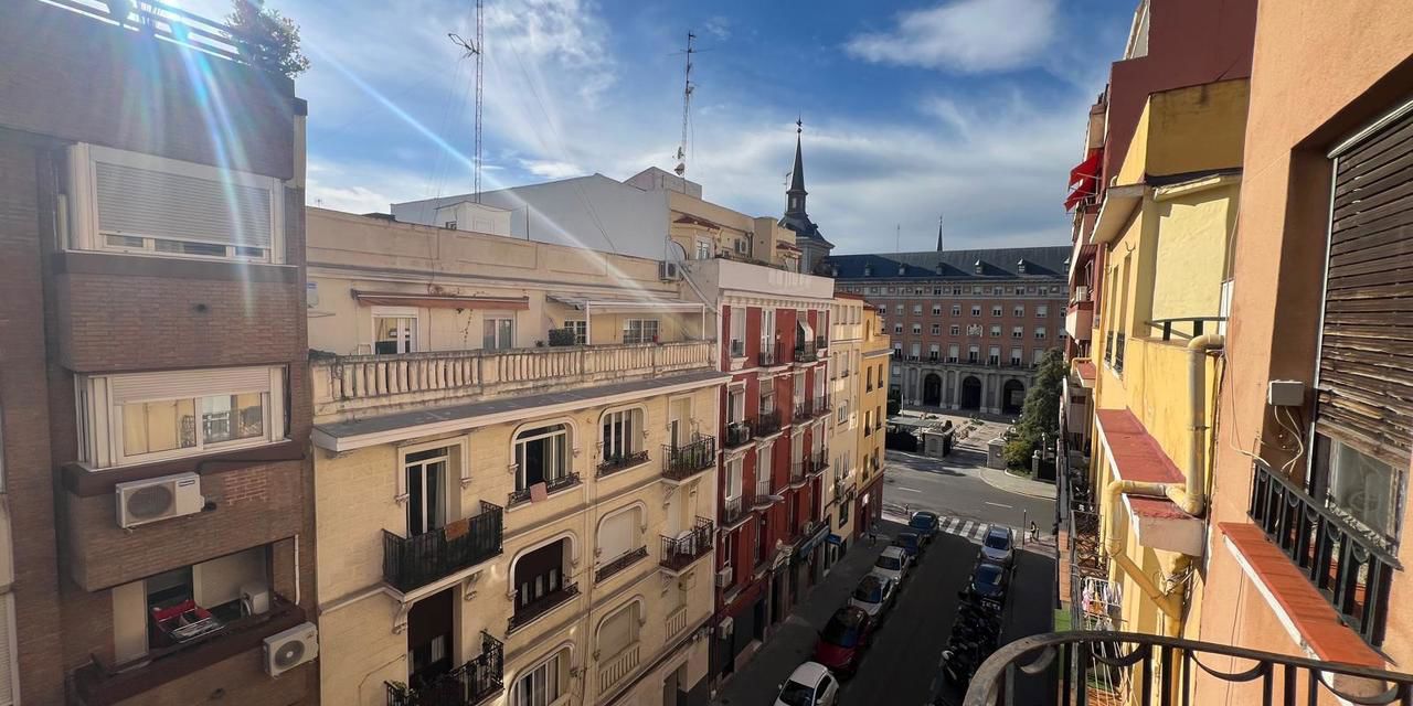 Piso en venta en  calle de Benito Gutiérrez, Madrid  1/1