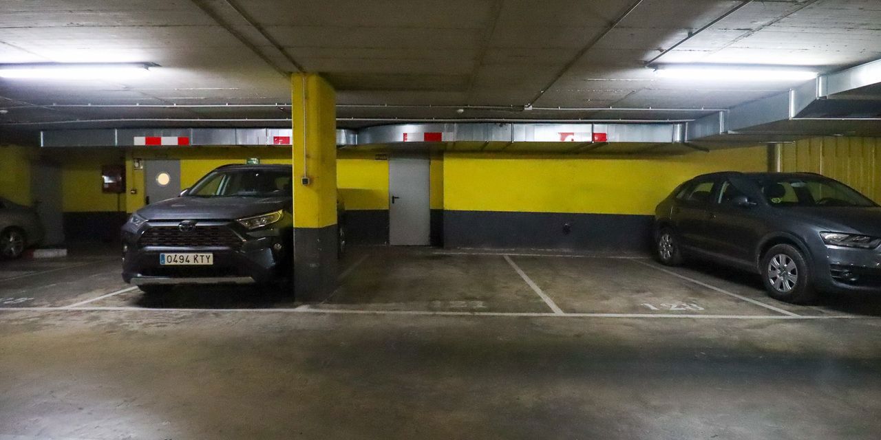 Parking en venta  calle Militar Amat Granell Mesado, Quatre Carreres, Valencia  1/1
