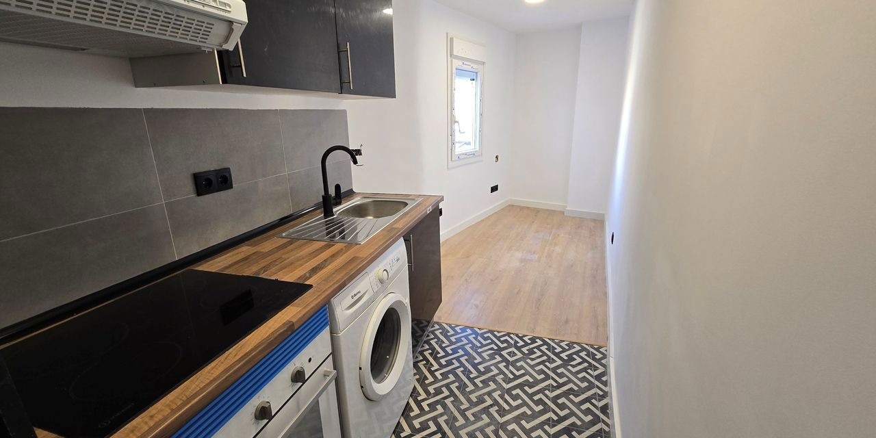 Piso en venta en  calle de Jaime Vera, Madrid  1/1