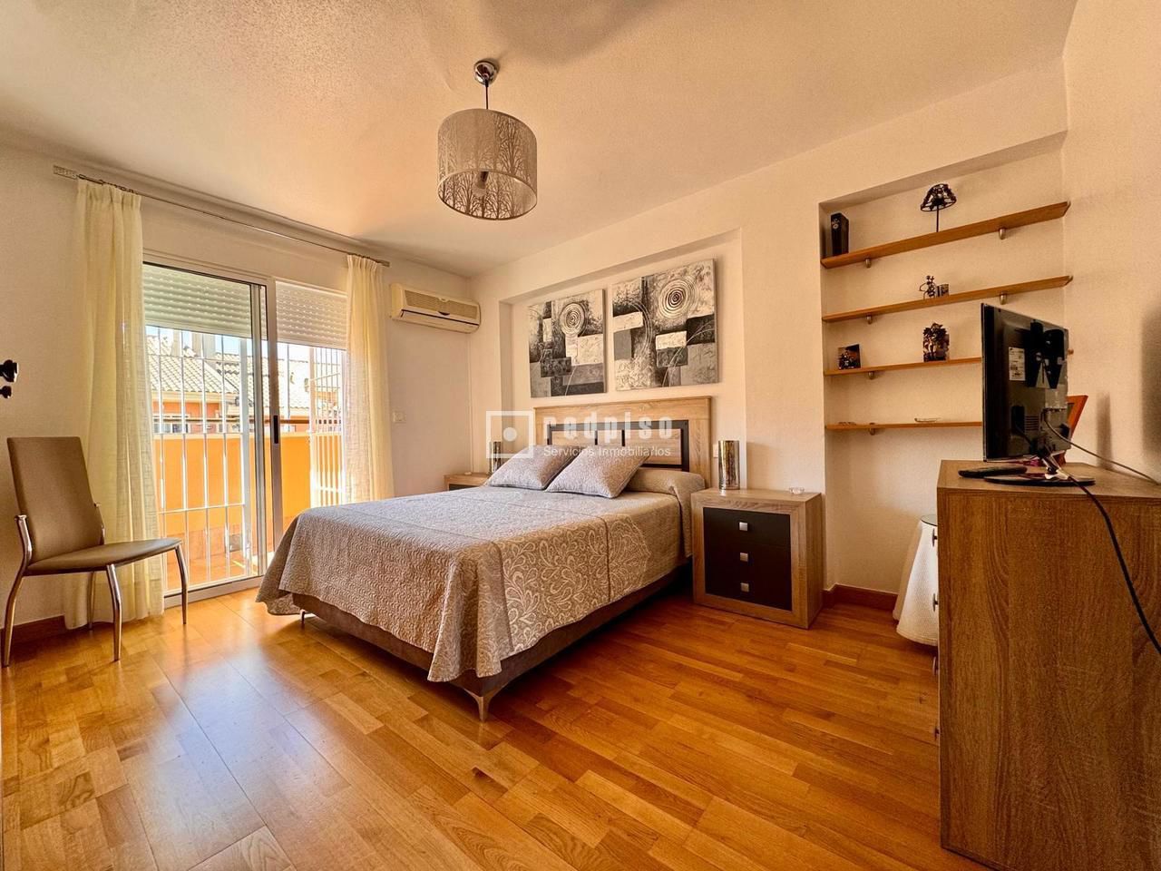 Casa en venta en  calle del Pintor Almela Costa, Murcia  37/59