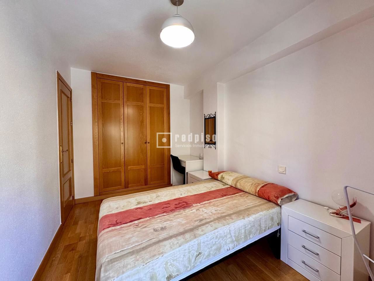 Casa en venta en  calle del Pintor Almela Costa, Murcia  32/59