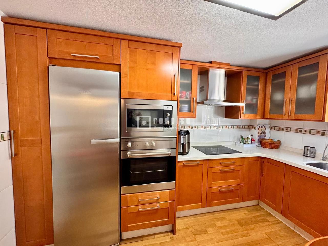 Casa en venta en  calle del Pintor Almela Costa, Murcia  16/59