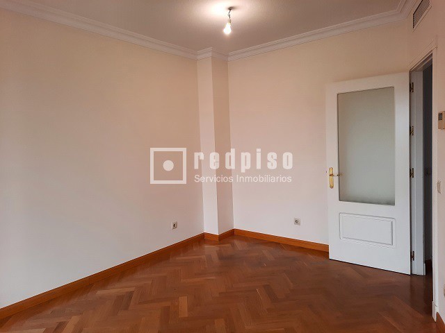 Piso en alquiler en  avenida de Francisco Pi y Margall, Madrid  3/52