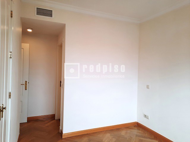 Piso en alquiler en  avenida de Francisco Pi y Margall, Madrid  32/52