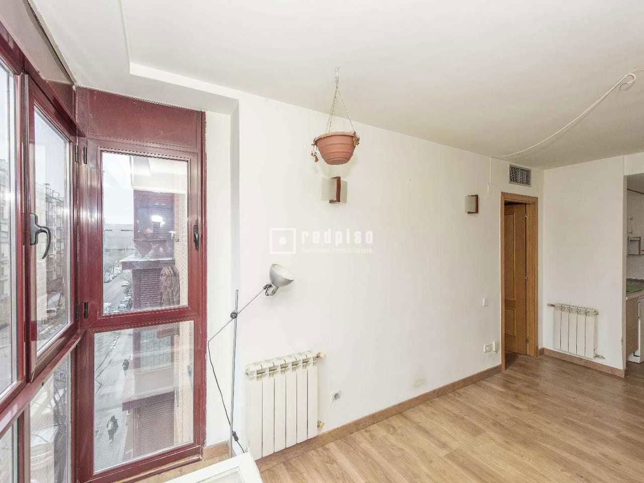 Piso en venta en calle Del Corindón, Madrid, Madrid 5/23