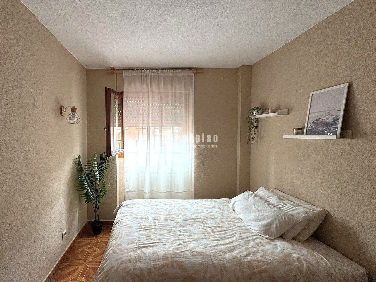 Piso en venta en  calle Motrico, San Fernando de Henares, Madrid  5/10