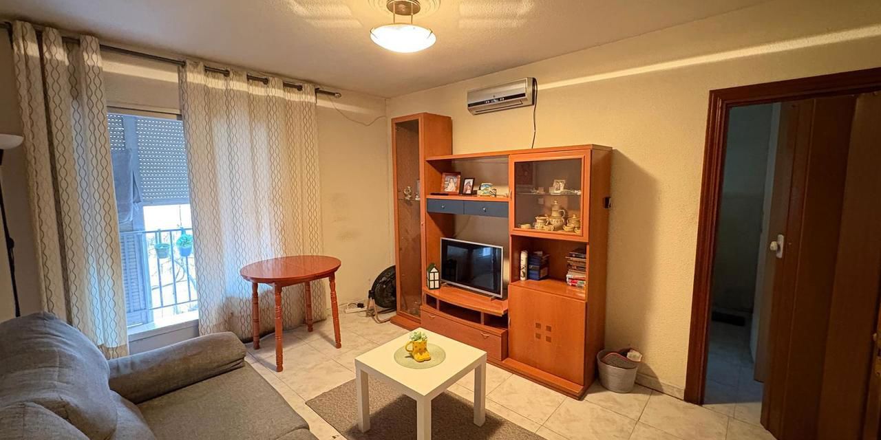 Piso en venta en  calle de Benimamet, Villaverde, Madrid  1/1