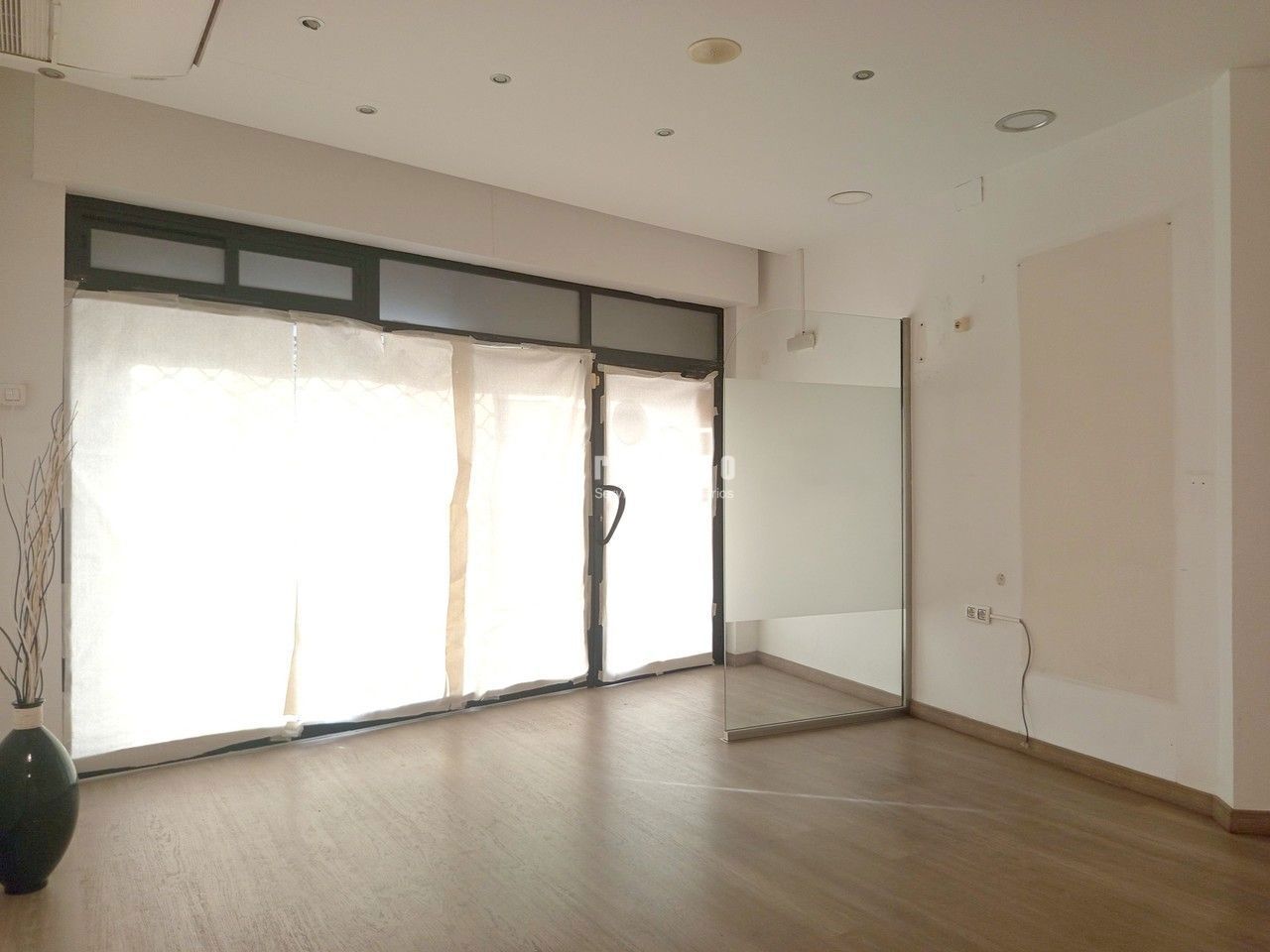 Local en venta en  calle de San Vicente de Paúl, Casco Antiguo, Sevilla  3/45