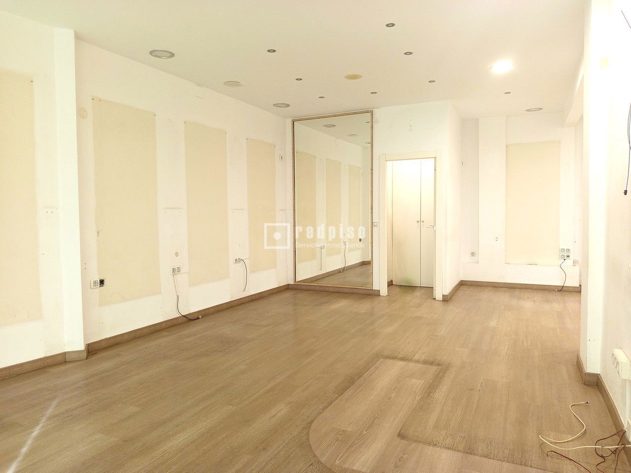 Local en venta en  calle de San Vicente de Paúl, Casco Antiguo, Sevilla  2/45