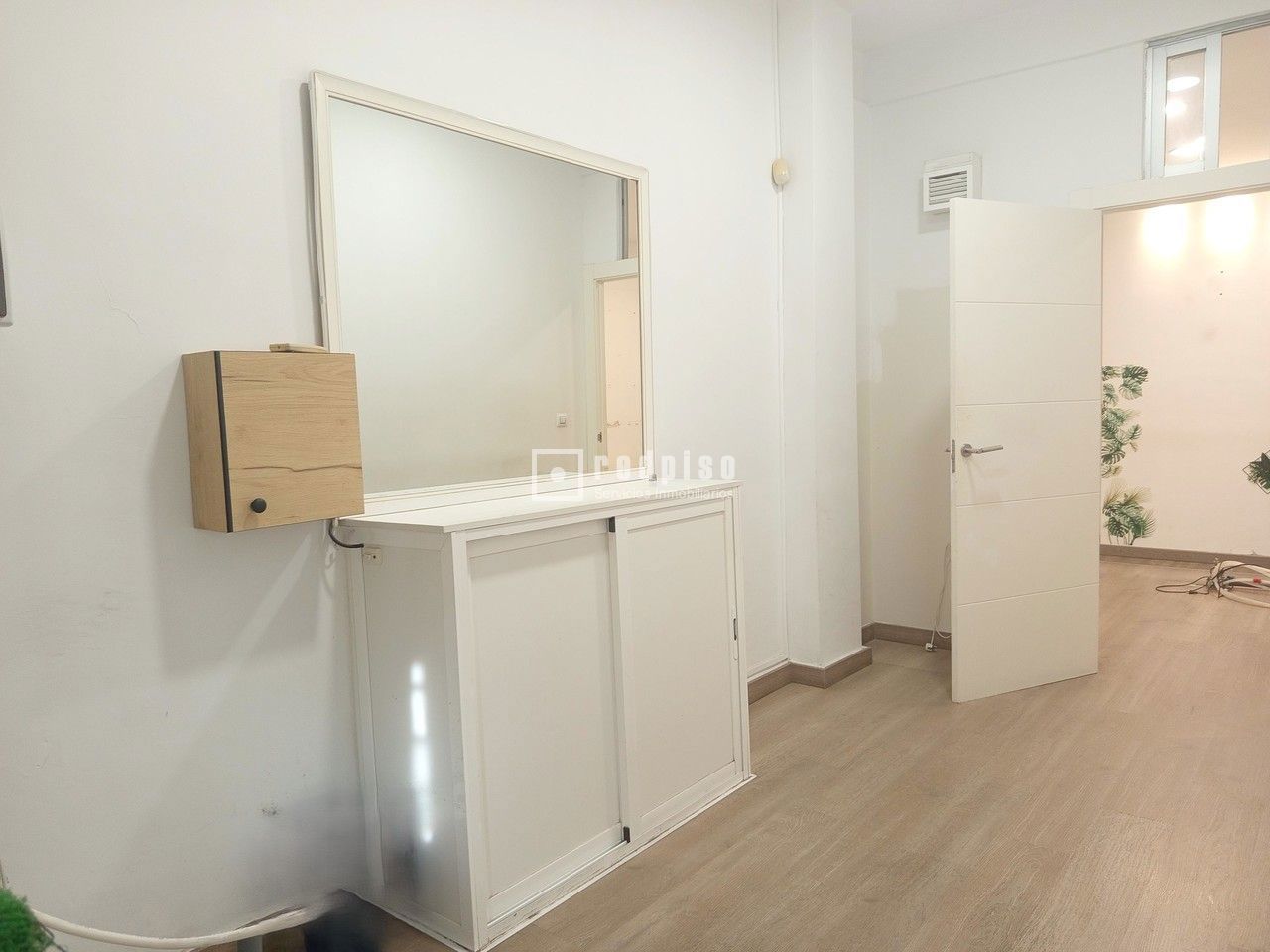 Local en venta en  calle de San Vicente de Paúl, Casco Antiguo, Sevilla  8/45