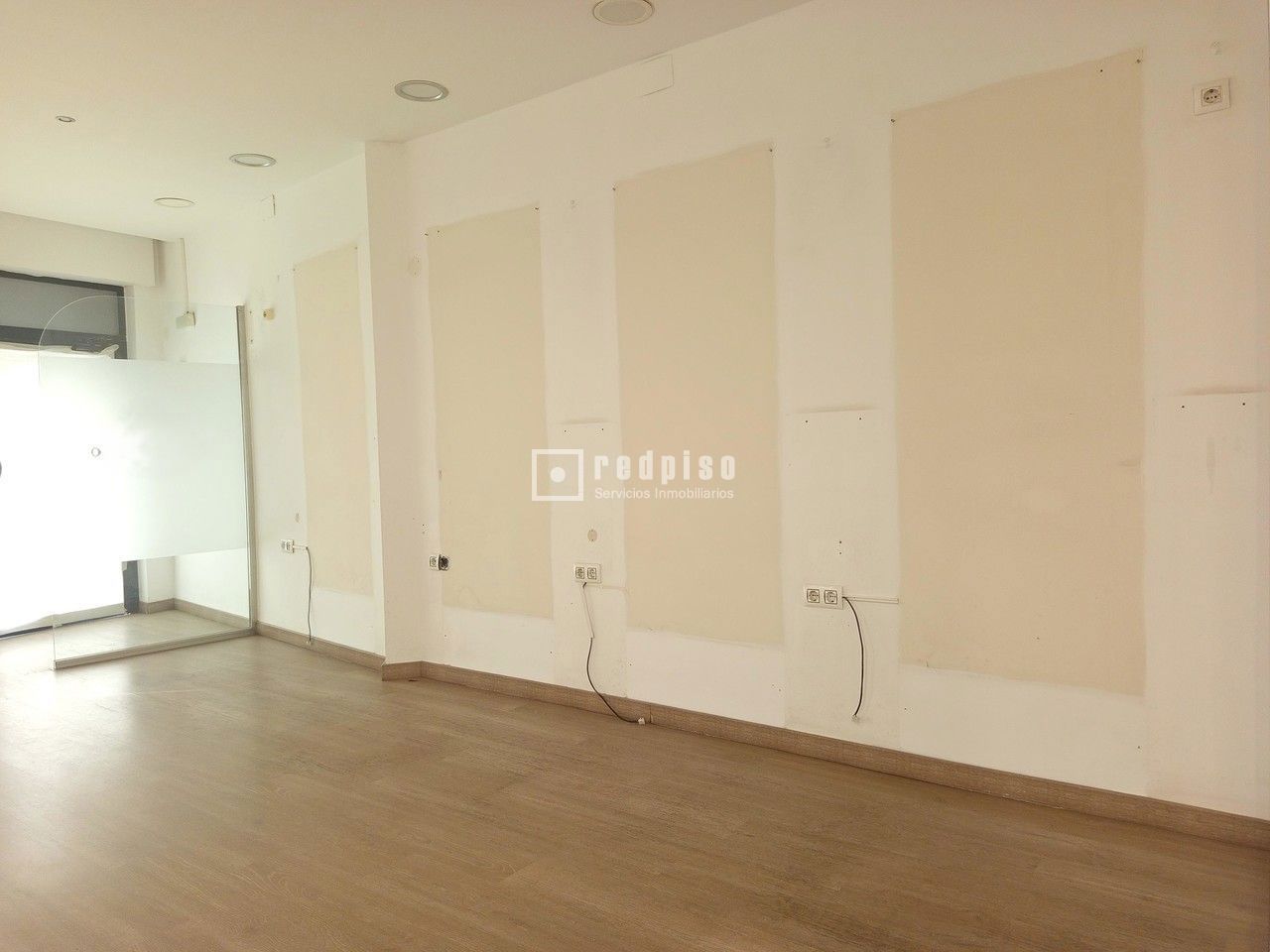 Local en venta en  calle de San Vicente de Paúl, Casco Antiguo, Sevilla  5/45