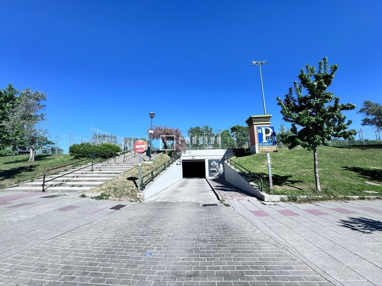 Local en venta en calle Del Parque Eugenia De Montijo, Madrid, Madrid 10/14