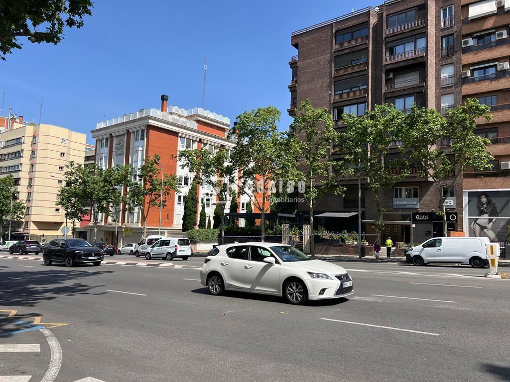Piso en alquiler en avenida De Alberto Alcocer, Chamartín, Madrid 16/17