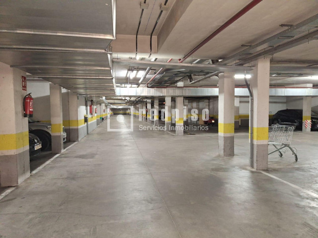 Parking en venta  calle Complutense, Alcalá de Henares, Madrid  3/4