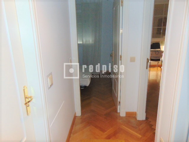 Piso en alquiler en  avenida de Isabel de Valois, Madrid  2/29