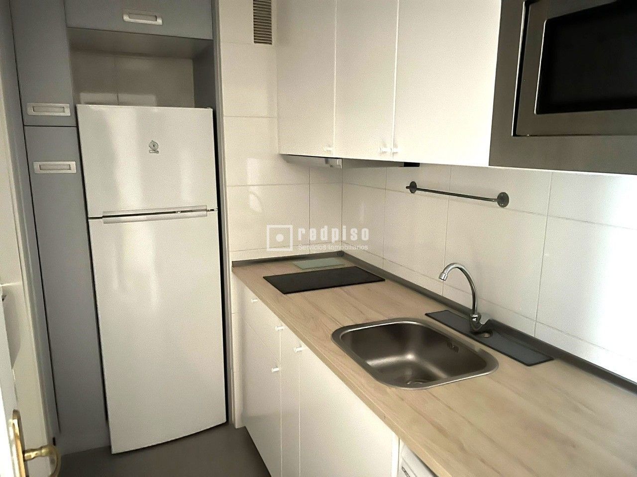 Piso en alquiler en  avenida de Isabel de Valois, Madrid  10/29