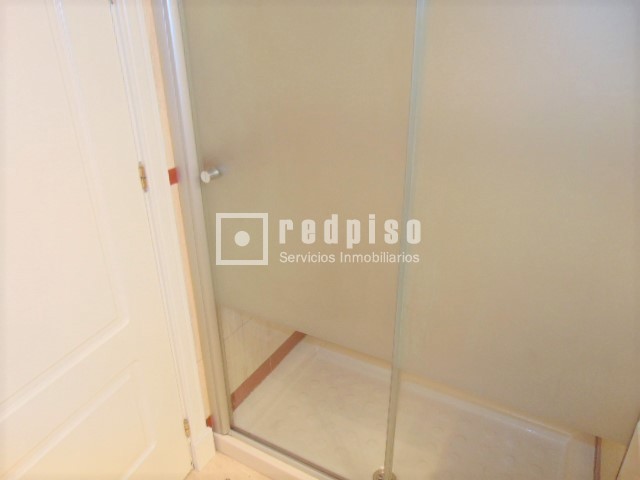 Piso en alquiler en  avenida de Isabel de Valois, Madrid  18/29