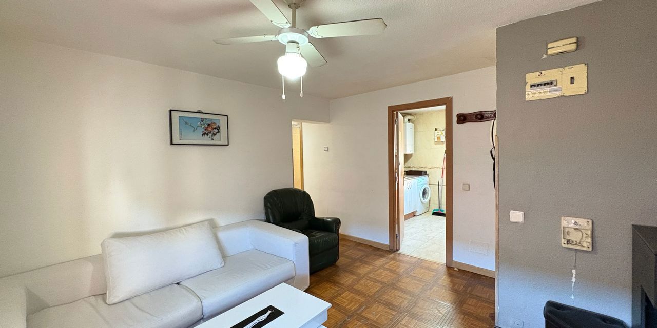 Piso en venta en  calle de Benimamet, Madrid  1/1