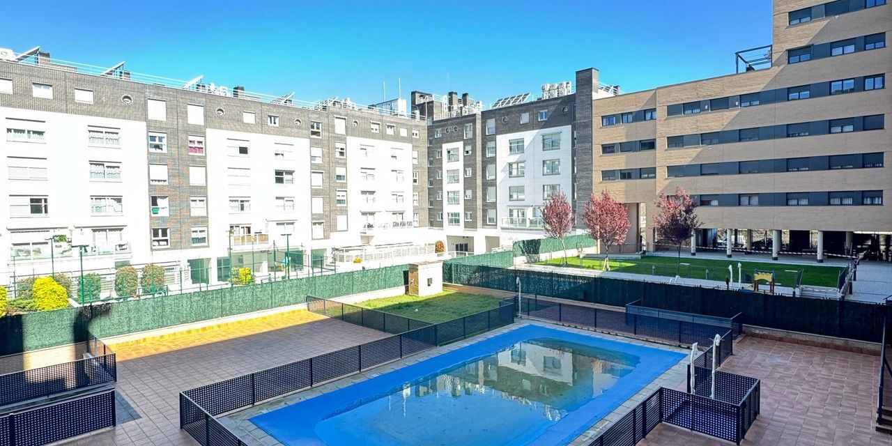 Piso en venta en  calle del Barranco del Novillo, Villa de Vallecas, Madrid  1/1