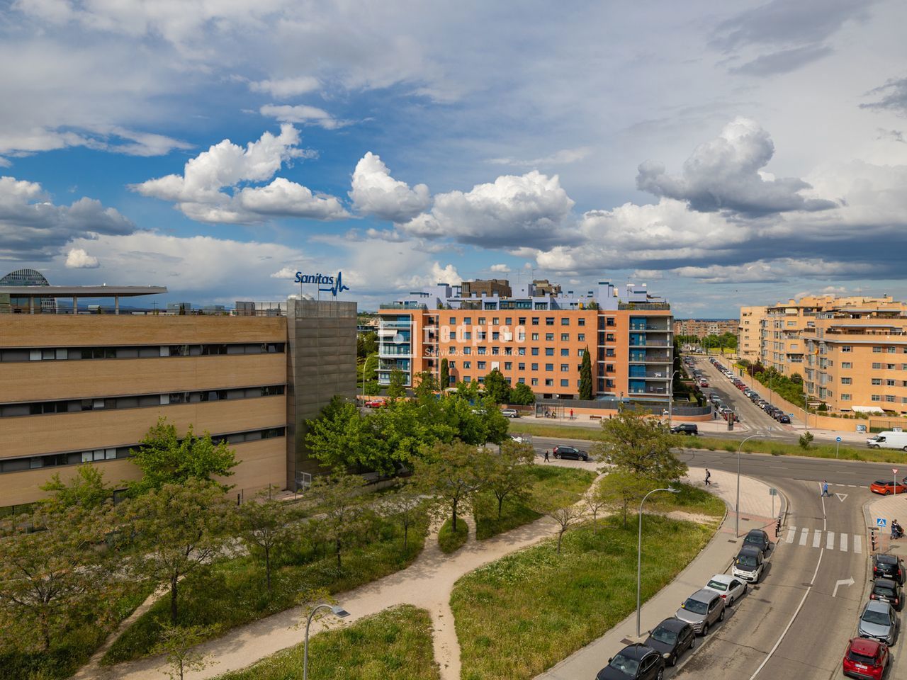 Piso en alquiler en  avenida de Isabel de Valois, Madrid  33/35