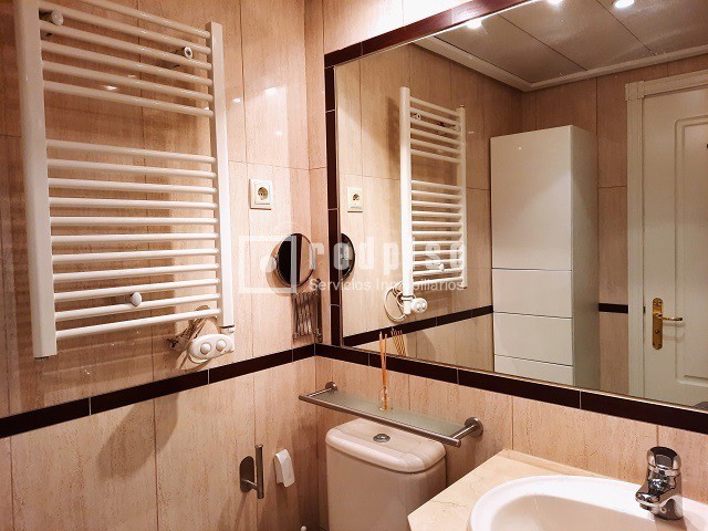 Piso en alquiler en  avenida de Isabel de Valois, Madrid  24/35