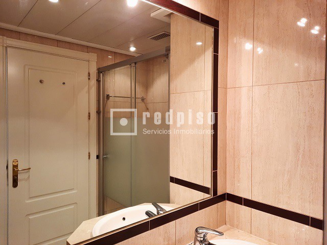 Piso en alquiler en  avenida de Isabel de Valois, Madrid  27/35