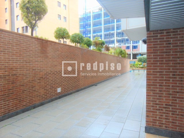 Piso en alquiler en  avenida de Isabel de Valois, Madrid  31/35