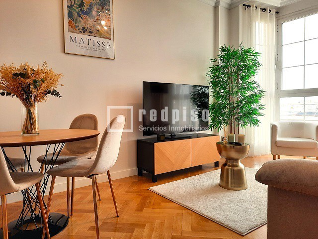 Piso en alquiler en  avenida de Isabel de Valois, Madrid  8/35