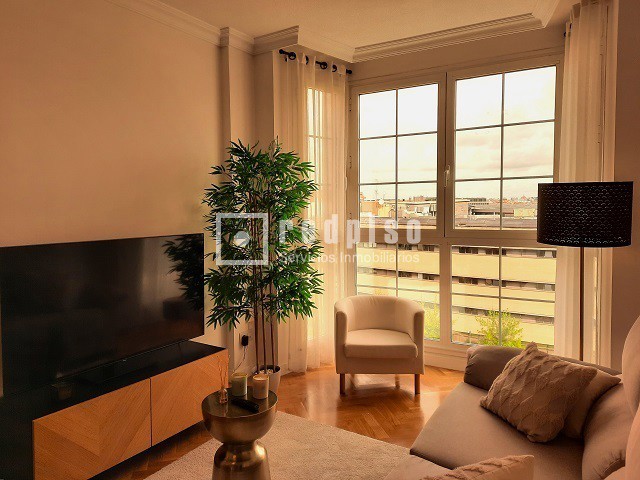 Piso en alquiler en  avenida de Isabel de Valois, Madrid  5/35