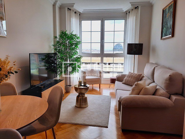 Piso en alquiler en  avenida de Isabel de Valois, Madrid  9/35