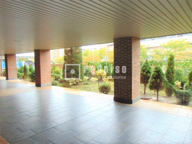 Piso en alquiler en  avenida de Isabel de Valois, Madrid  30/35