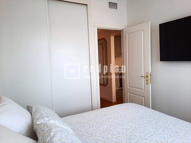 Piso en alquiler en  avenida de Isabel de Valois, Madrid  23/35