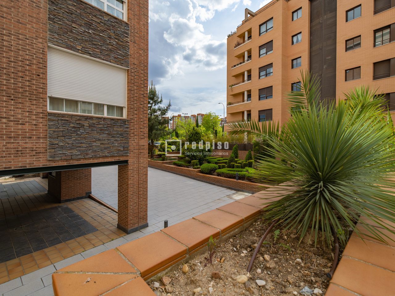 Piso en alquiler en  avenida de Isabel de Valois, Madrid  32/35