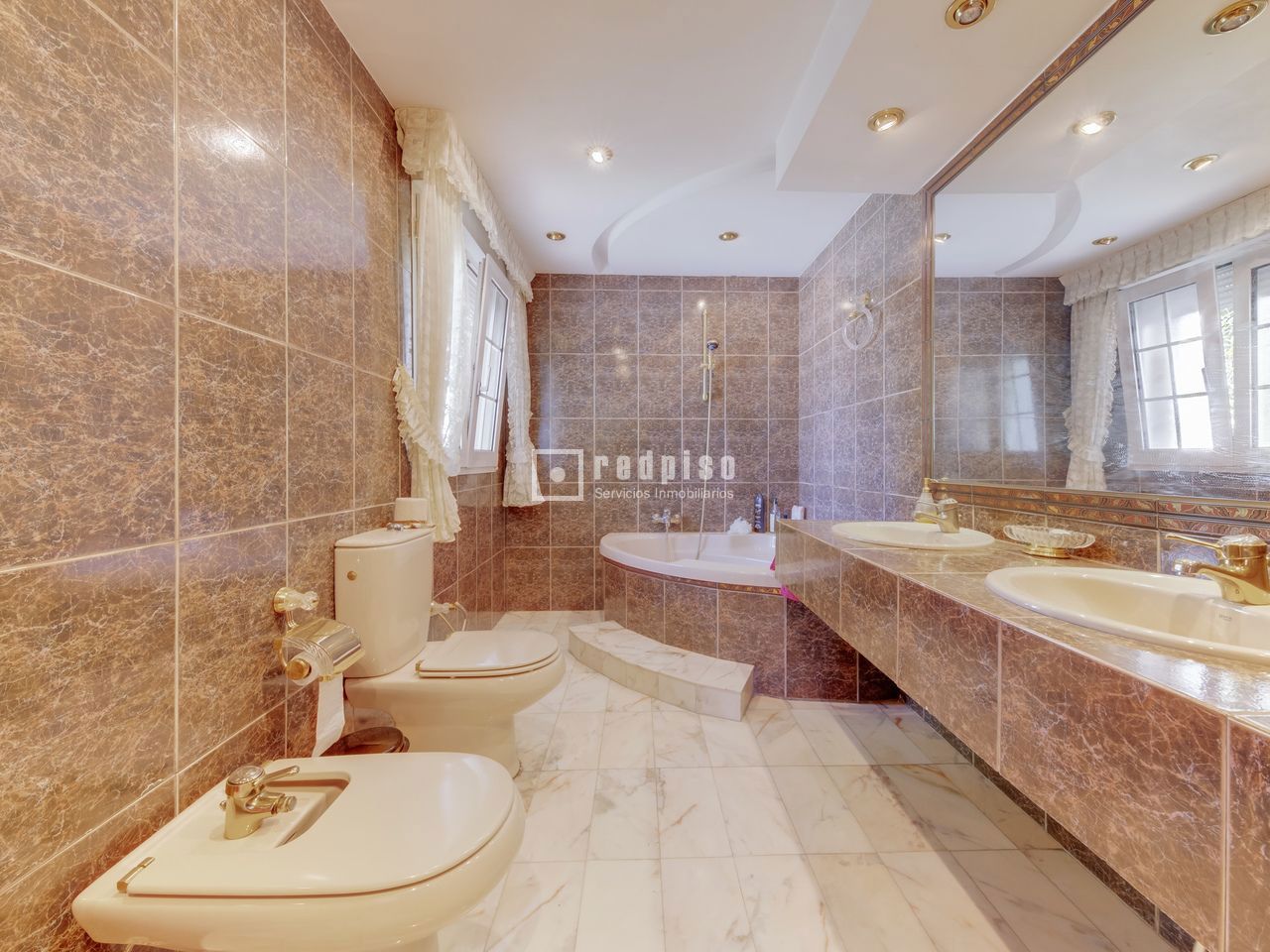 Casa en venta en Pozuelo De Alarcón, Madrid 50/87