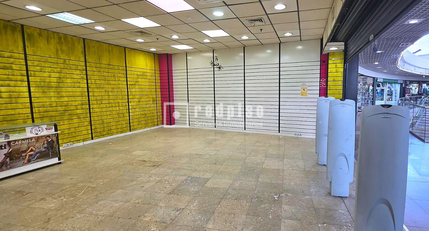 Local en venta en Coslada, Madrid 3/7