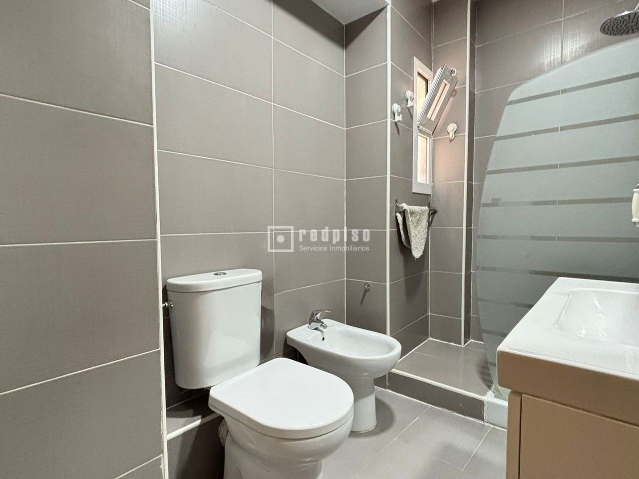 Casa en venta en calle De María Zambrano, Huévar Del Aljarafe, Sevilla 31/36