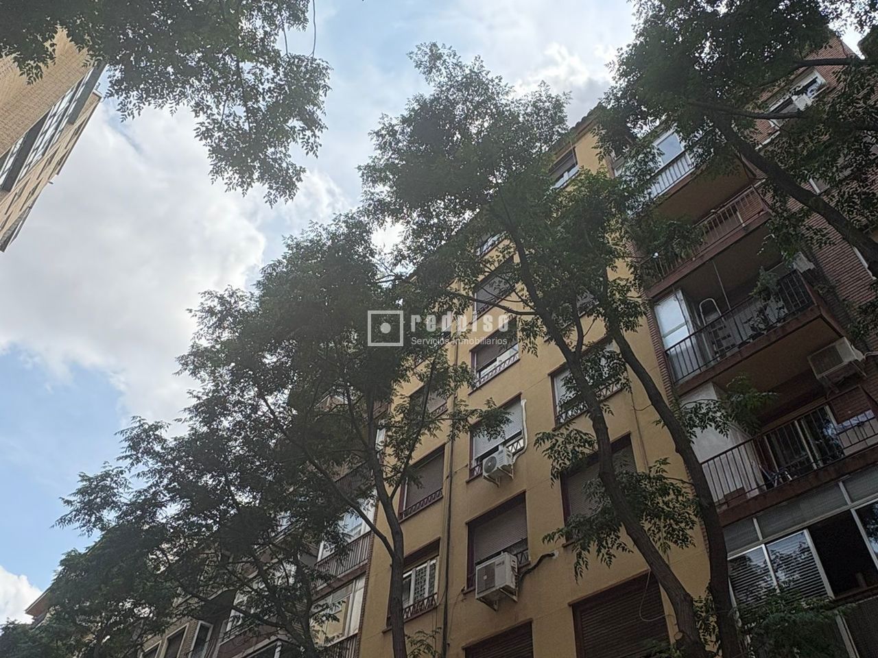 Piso en venta en  calle Sangenis, 12, Zaragoza  4/30