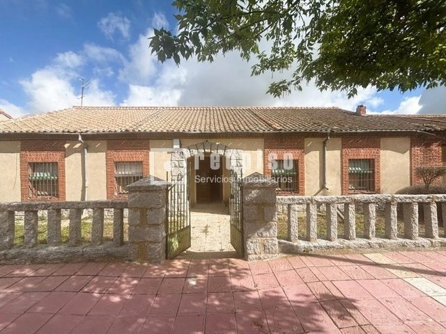 Casa en venta en  Muñopedro, Segovia  1/1
