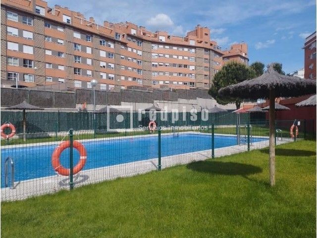 Piso en venta en  calle del Pintor Antonio Saura, Madrid  1/1