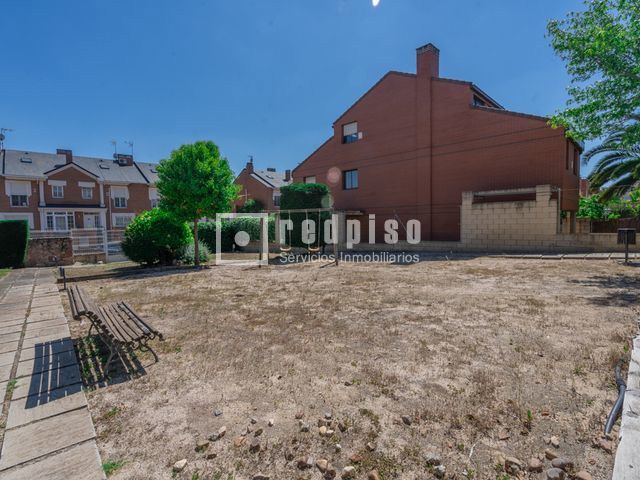 Casa en venta en calle Del Río Henares, Arroyomolinos, Madrid 50/52