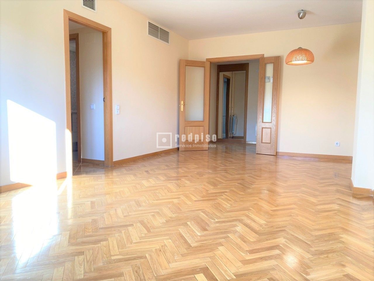 Piso en alquiler en  calle de Villava, Fuencarral-El Pardo, Madrid  1/1