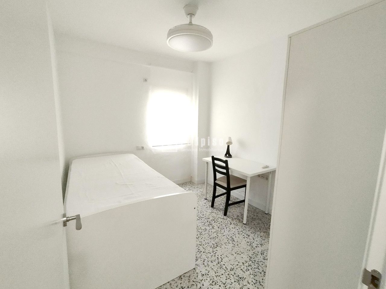 Piso en alquiler en  calle del Fray Tomás de Berlanga, Sevilla  12/20