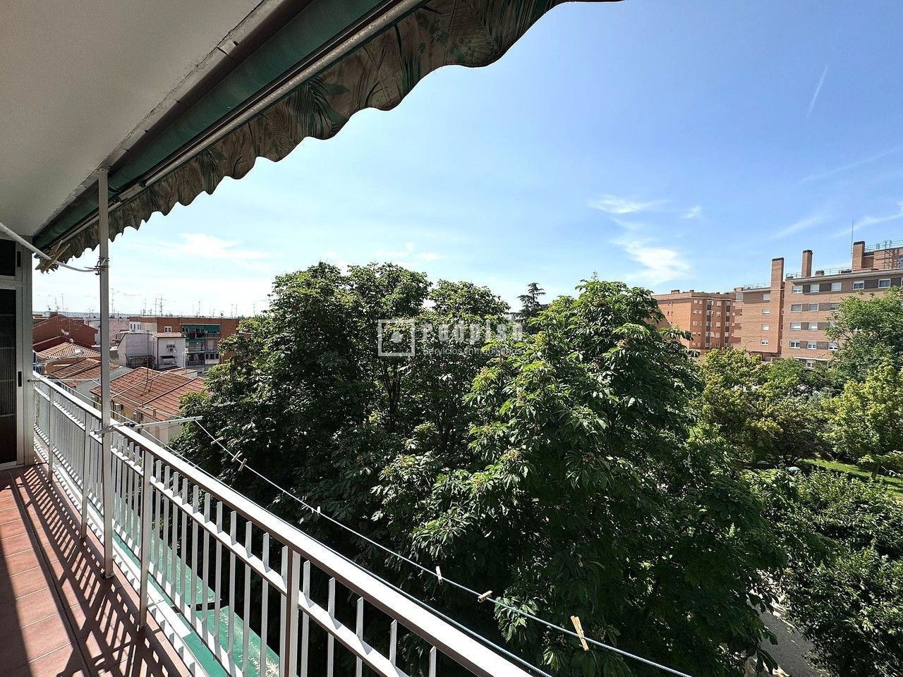 Piso en venta en  calle de Antonio Machado, Coslada, Madrid  15/17